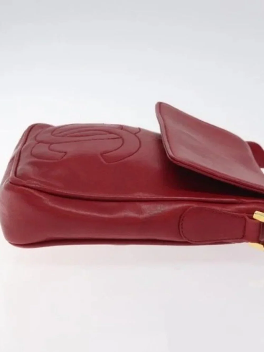 CHANEL brand	chanel color	red